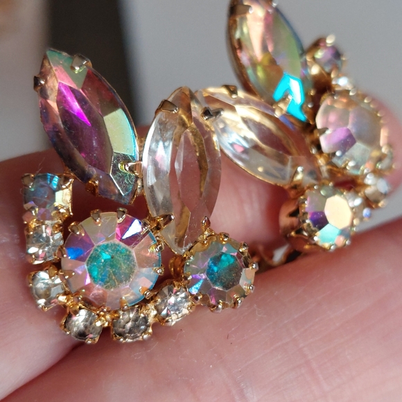 Juliana DeLizza & Elster stunning AB and clear rhinestone goldtone clip earrings - Picture 13 of 15